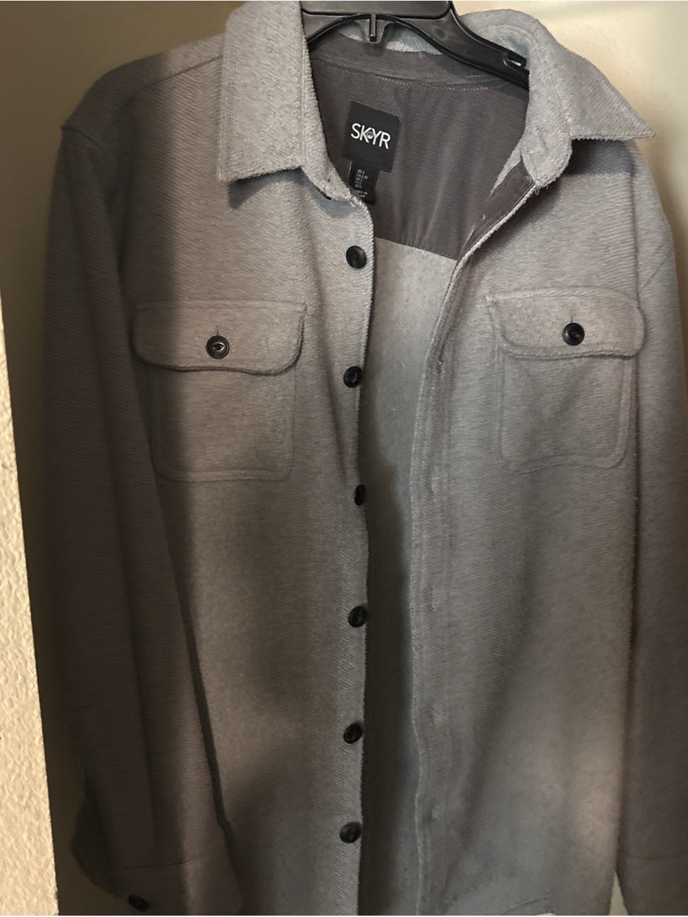 Skyr Men's Light Gray Button-Front Shirt Jacket